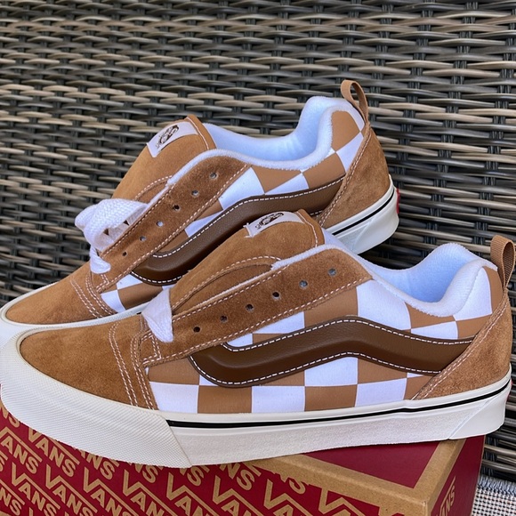 Vans Men’s Knu Skool Mega Check Brown
VN000CRPBRO
Sneakers - Picture 6 of 16